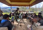 Jumat Berkah, Satgas Yonif 700/WYC Rajut Kebersamaan di Tanah Papua