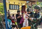 Marinir Peduli, Satgas Yonif 10/SBY Tebar Kasih di Susumuk dengan Bagi Baju Layak Pakai