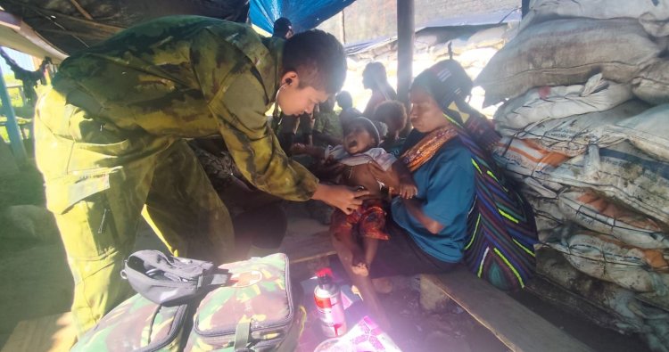 Satgas Yonif 113/JS Tebar Kasih di Tanah Intan Jaya: Warga Pogapa Rasakan Sentuhan Sehat Prajurit Jaya Sakti