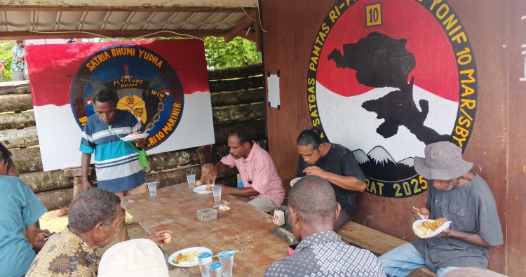 Satgas Pamtas RI-PNG Yonif 10 Marinir/SBY Gelar Makan Bersama Warga Ayata, Eratkan Persaudaraan di Perbatasan