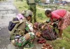 Borong Hasil Kebun Mama-Mama Papua, Satgas Yonif 500/Sikatan Hidupkan Ekonomi Rakyat di Intan Jaya