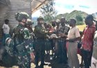 Satgas Yonif 113/JS Hadirkan Damai Natal: Alkitab untuk Warga Ogeapa & Ngagemba