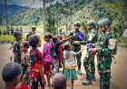 Permen Hangatkan Hati Anak Papua: Satgas Yonif 113/JS Tumbuhkan Senyum