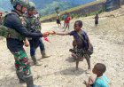 Roti untuk Senyum Anak Papua: Satgas Yonif 113/JS Hadir di Perbatasan