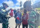 Natal di Sugapa: TNI Tebar Kasih Lewat Sinterklas dan Doa