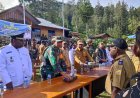 Satgas Yonif 732/Banau Jamin Keamanan Kunjungan Wabup Puncak di Beoga