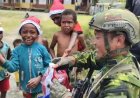 Natal Penuh Kasih di Mamba: Satgas Yonif 500/Sikatan Ciptakan Momen Haru