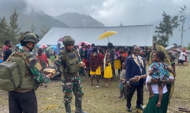 Bakar Batu Dangbet: Api Persaudaraan Sambut Natal 2025 di Perbatasan