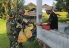 Marinir Bagikan Sembako Pasc-Ibadah Minggu di Kampung Aisa
