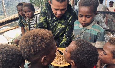 Senyum Anak Engganengga Merebak Berkat Satgas Yonif 113/JS