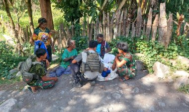 Senyum Hangat Satgas Yonif 712 di Hitadipa: Komsos Pererat Hubungan Warga Papua