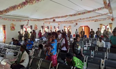 Harmoni Papua: Satgas 712/WT Bersama Jemaat GKII Hitadipa