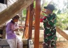 Kemanunggalan TNI-Rakyat, Babinsa Koramil Skanto Bantu Warga Bangun Rumah
