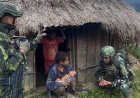Prajurit TNI Dekat Warga Wamitu, Bangun Keamanan Lewat Komsos