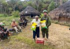 Satgas Yonif 408/Sbh Tebar Sembako, Jalin Kedekatan dengan Warga Nenggeagin