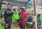 Satgas Yonif 113/JS Salurkan Sembako untuk Warga Pogapa, Wujud Kepedulian Nyata di Pedalaman Intan Jaya