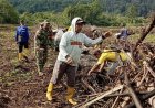 Babinsa Skanto dan Kelompok Tani Gotong Royong Percepat Pemulihan Lahan
