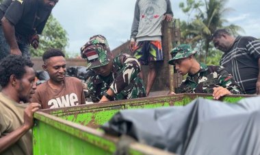 Yonif TP 809/NTM Gelar Karya Bakti Pembersihan Sungai Petam dan Pantai Base Camp di Kabupaten Sarmi