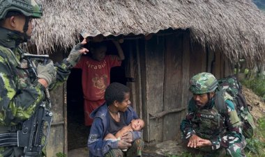 Prajurit TNI Dekat Warga Wamitu, Bangun Keamanan Lewat Komsos
