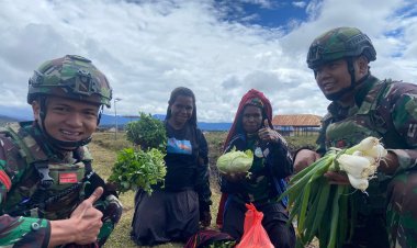 Satgas Yonif 142 Borong Hasil Tani Mama Papua, Ekonomi Lokal Bergeliat