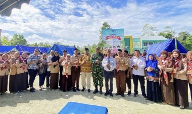 Kemah Amal Bakti MAN Keerom, Babinsa Skanto Tegaskan Dukungan TNI AD untuk Generasi Muda