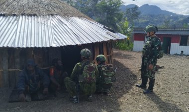 Hangatkan Sinak: Komsos Satgas Yonif 142/KJ Jalin Kebersamaan Warga