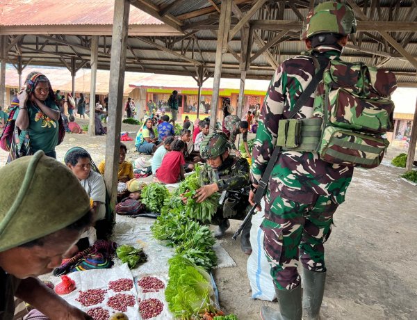 Borong Sayur Mama Papua, TNI Sinak Hidupkan Ekonomi Lokal