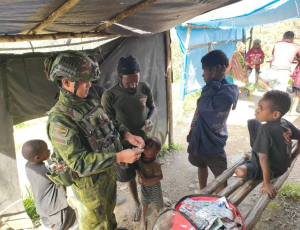 TNI Hadirkan Layanan Kesehatan Gratis di Sinak, Papua