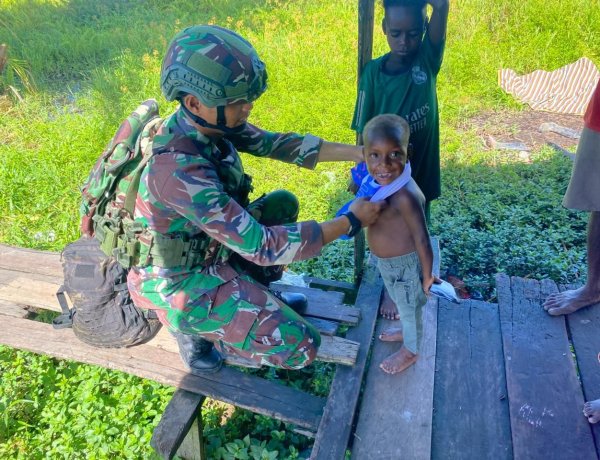 Bhakti Brajawijaya di Mumugu: TNI Berikan Bantuan dan Layanan Kesehatan