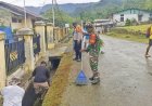 Babinsa dan Bhabinkamtibmas Kompak, Warga Demta Antusias Ikut Gotong Royong